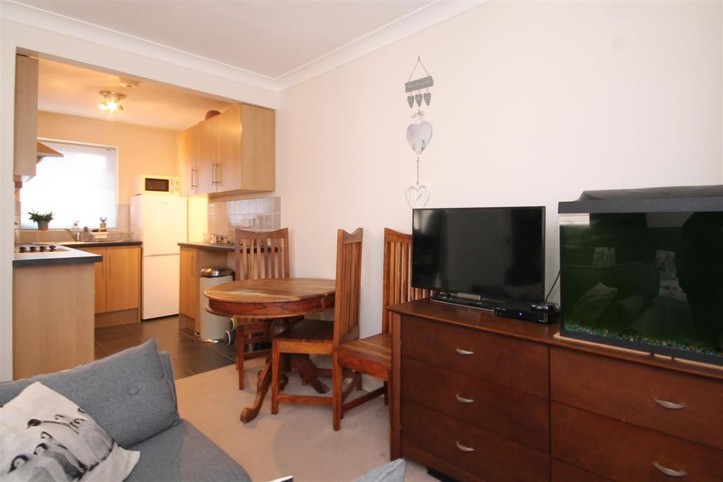Property photo 3 of 6