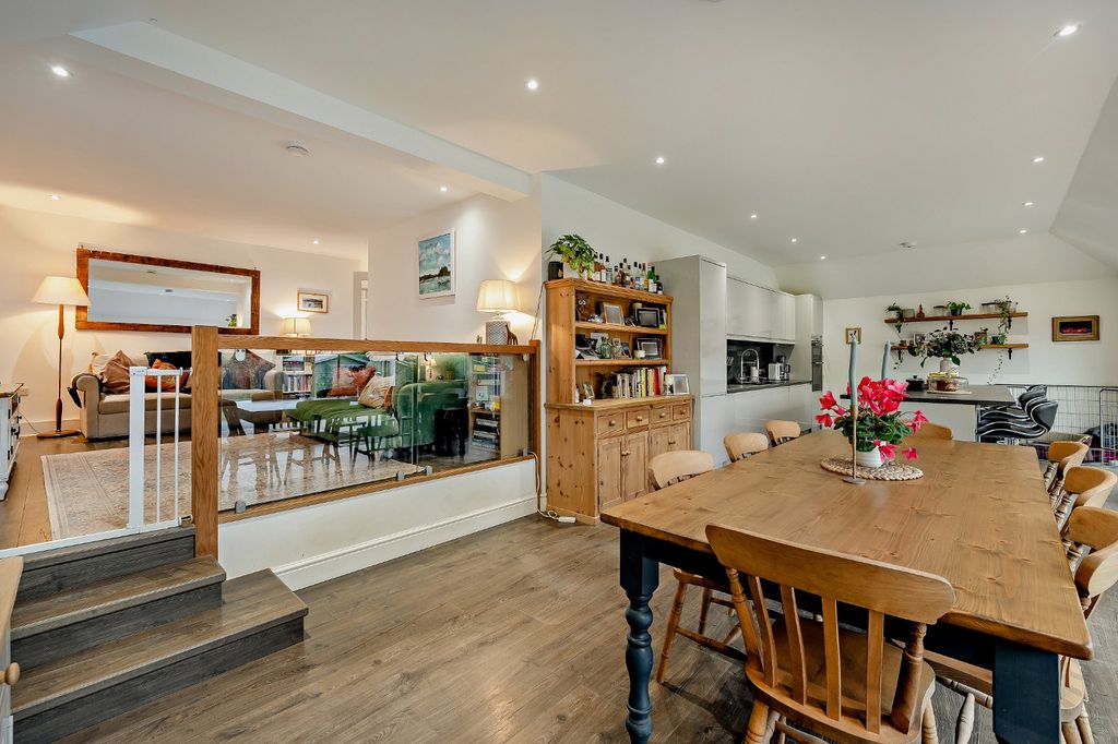 Property photo 2 of 20 Dining Area