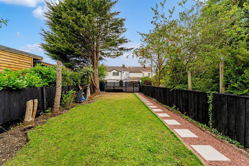 Property photo 2 of 33