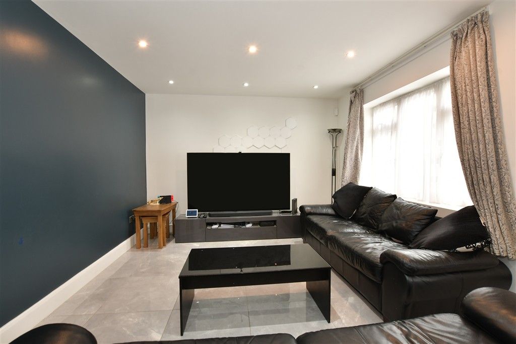 Property photo 1 of 14 Lounge