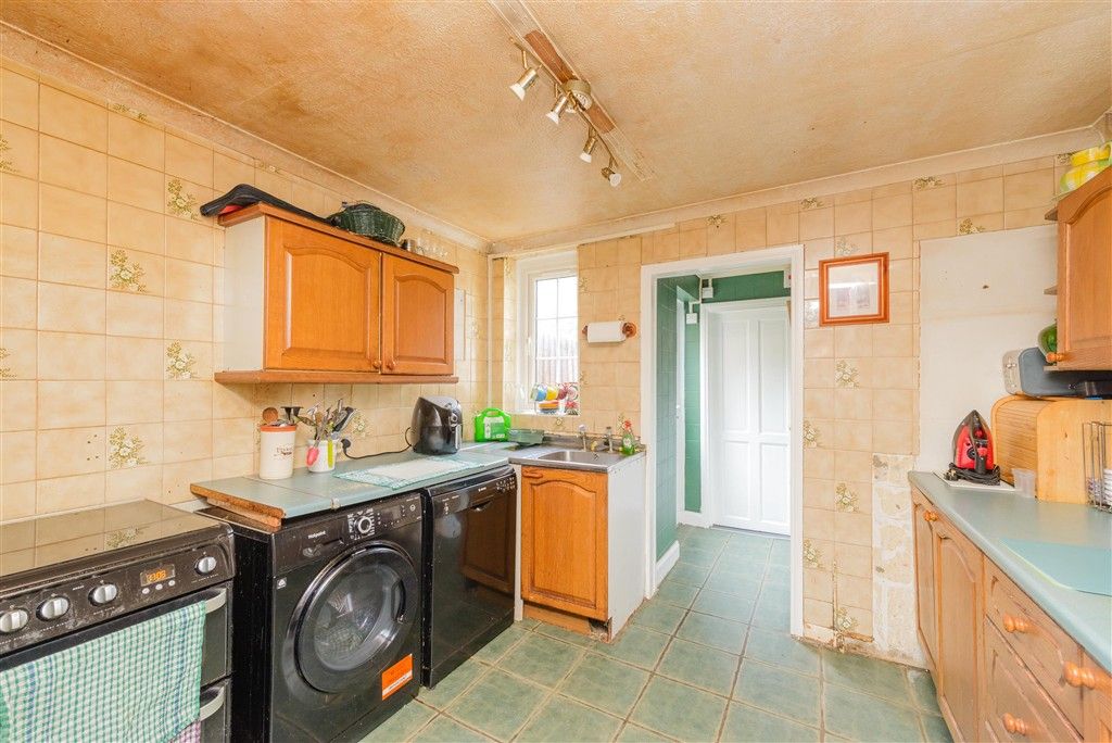 Property photo 3 of 8 Kitchen