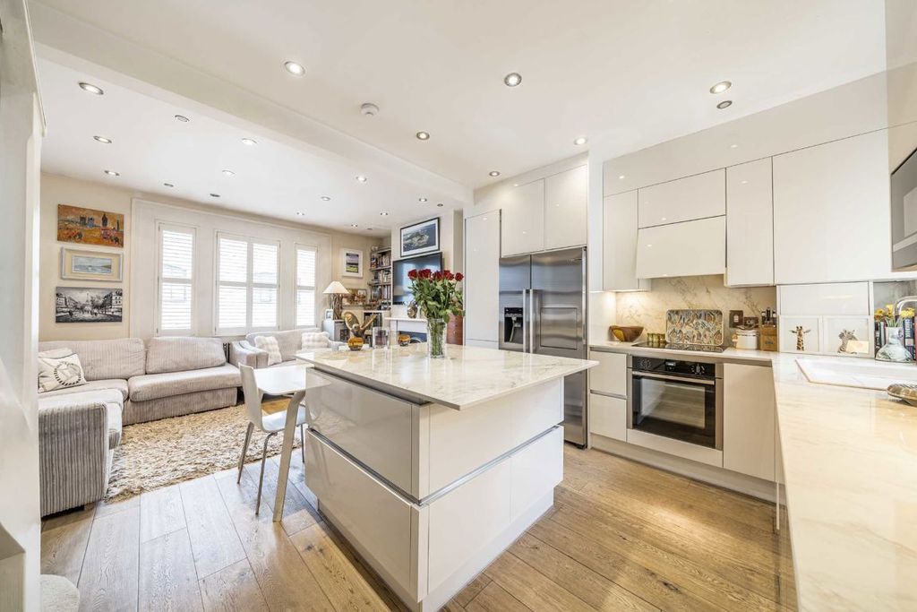 Property photo 2 of 9