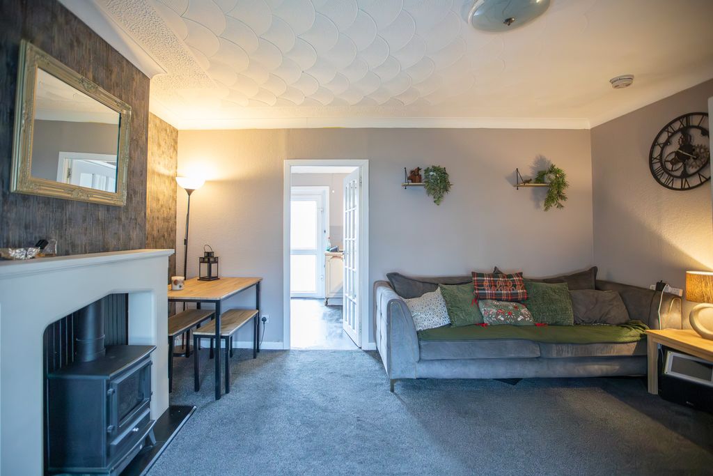 Property photo 2 of 30