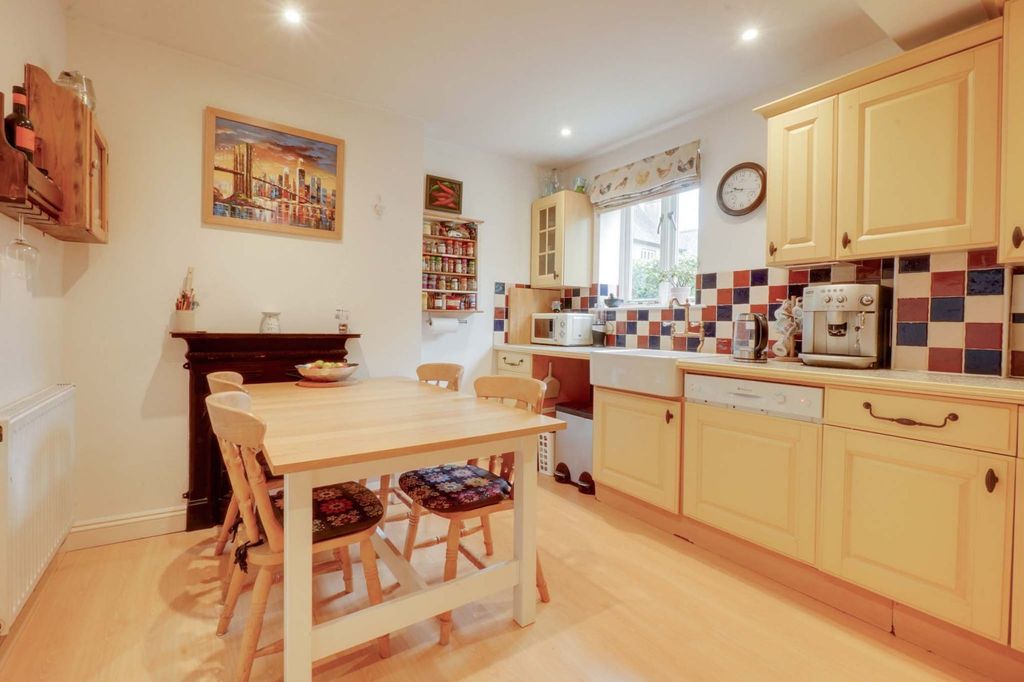 Property photo 3 of 43