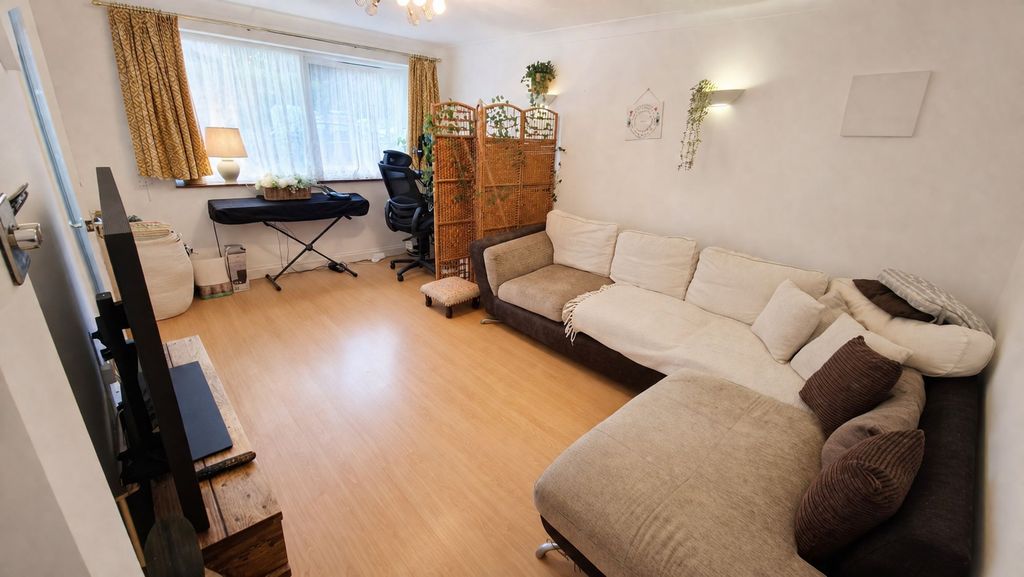 Property photo 3 of 4