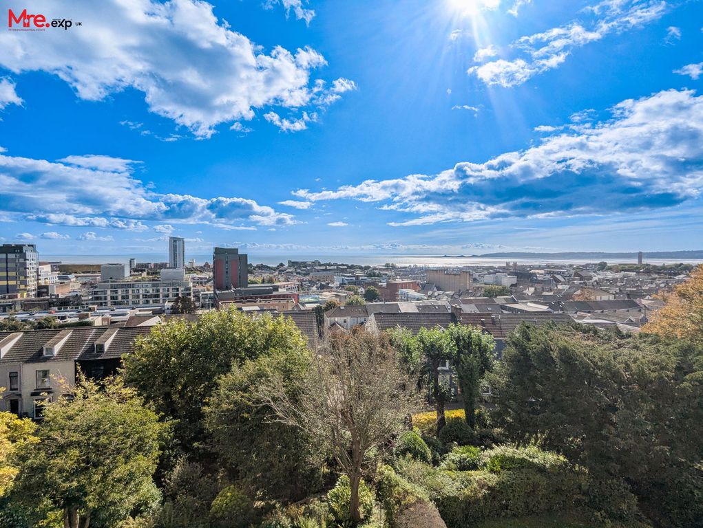 Property photo 2 of 18