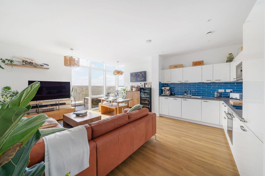 Property photo 1 of 23