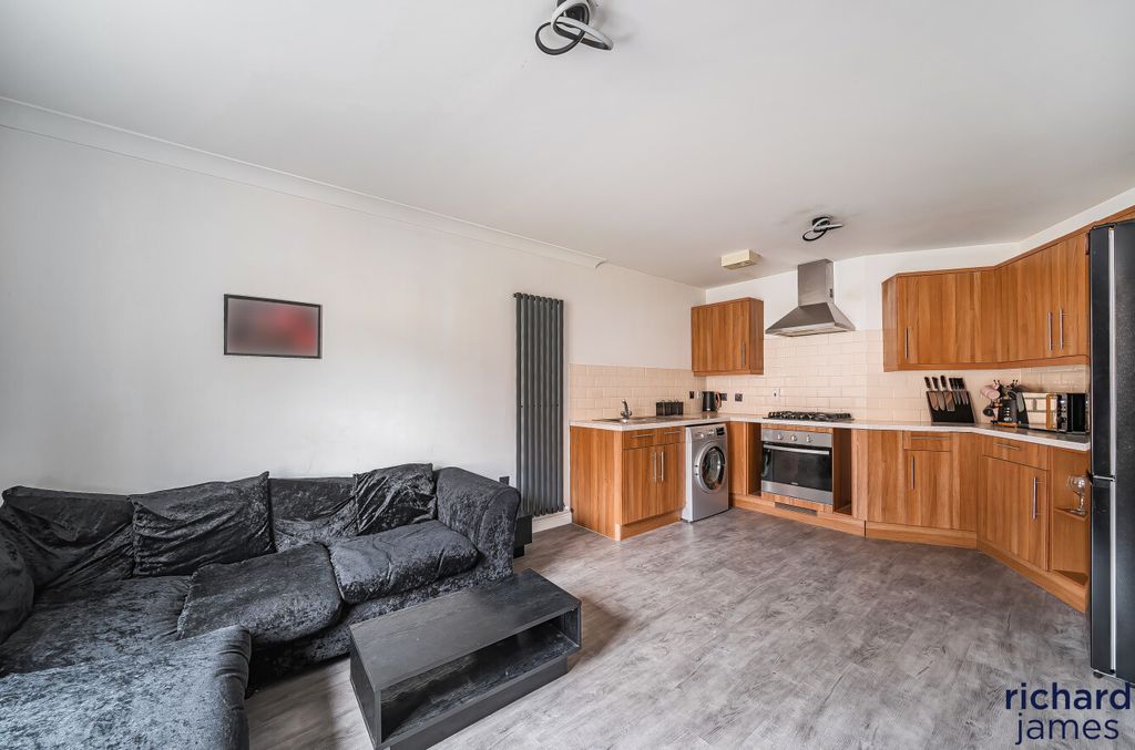 Property photo 3 of 10 02Db6Fffb8d54B629E4c6c2A7Dfcd887