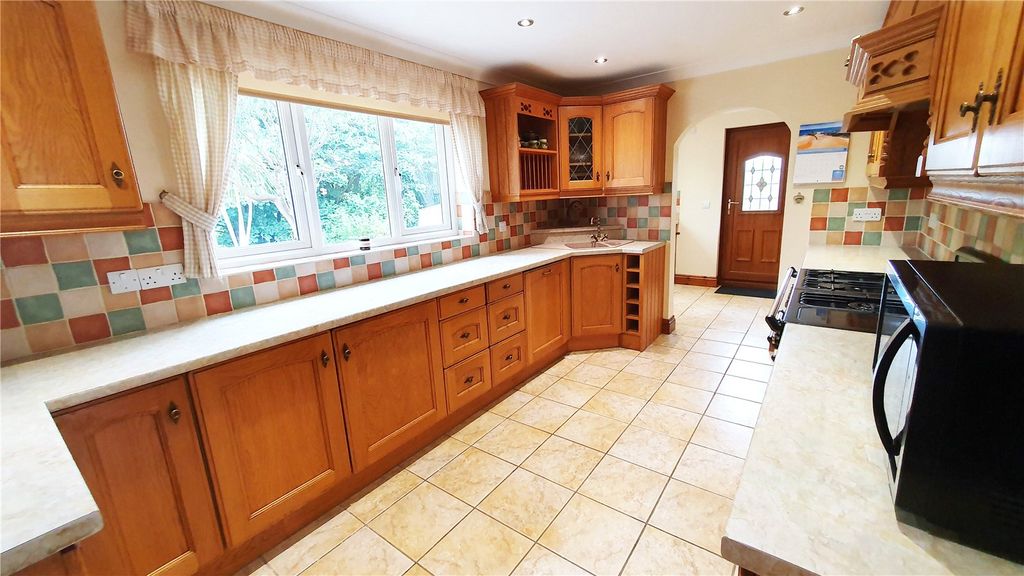 Property photo 2 of 36 Picture No. 61