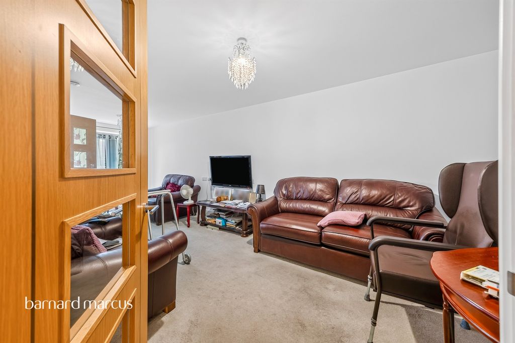 Property photo 3 of 11