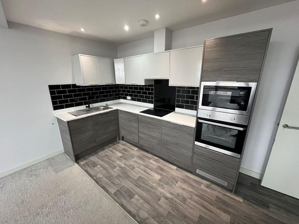 Property photo 2 of 7 Kitchen