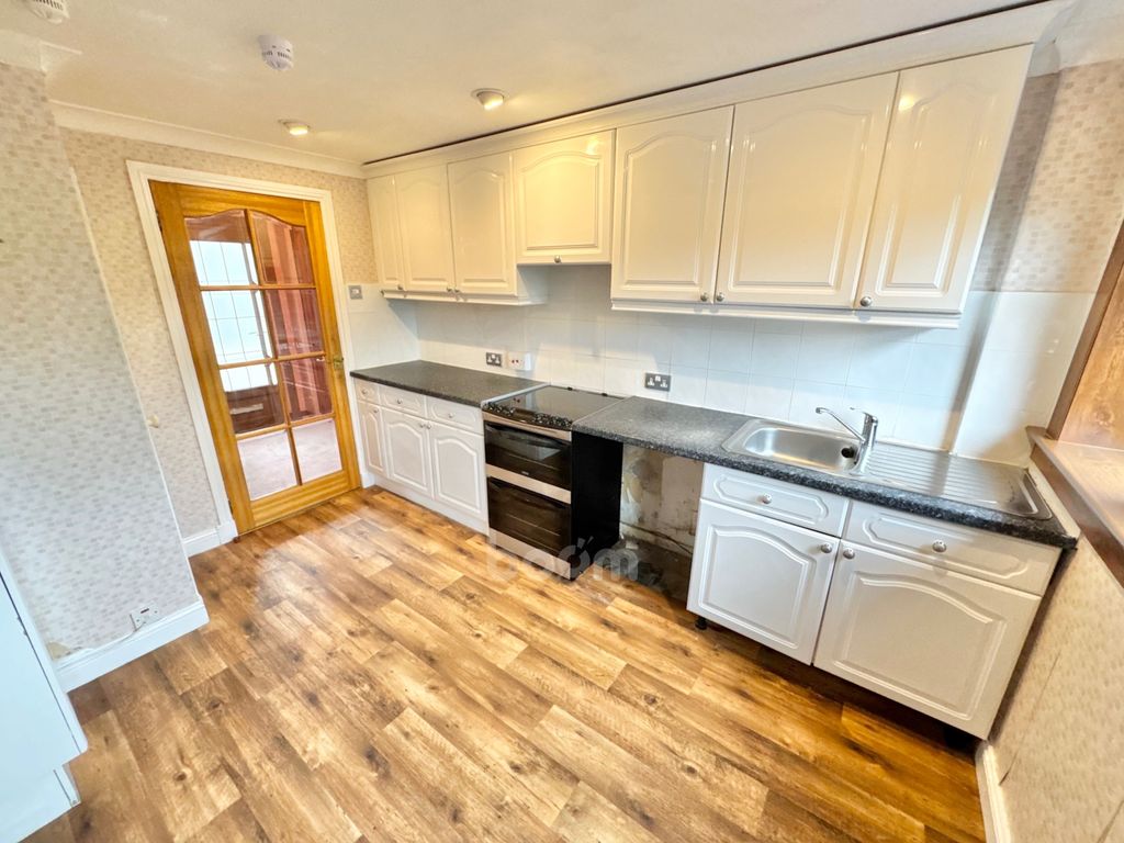 Property photo 3 of 32 Img_7957