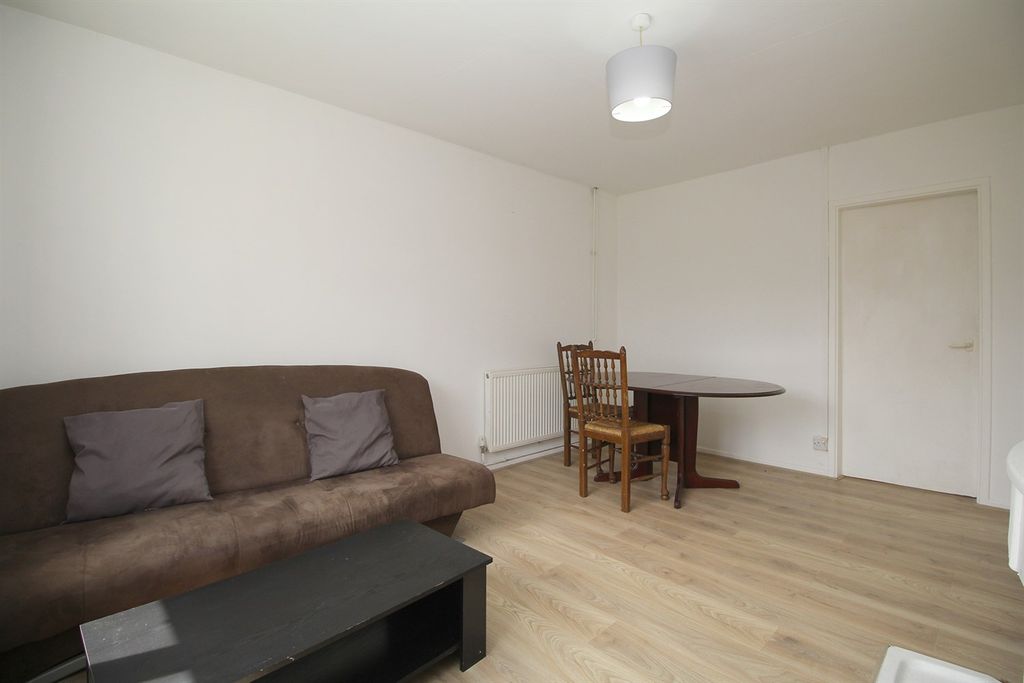 Property photo 2 of 18 Lounge