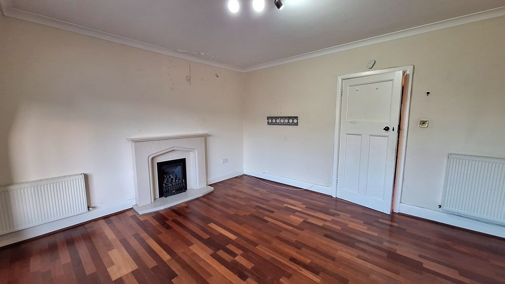 Property photo 3 of 10 Living Room