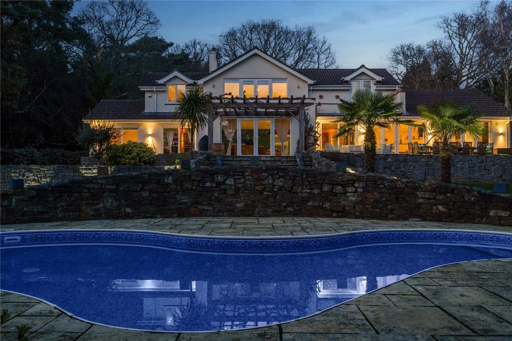 Property photo 1 of 22 Wimborne, Bh21