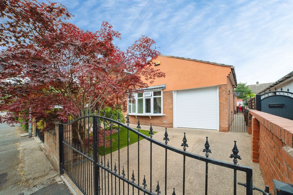 Property photo 1 of 28