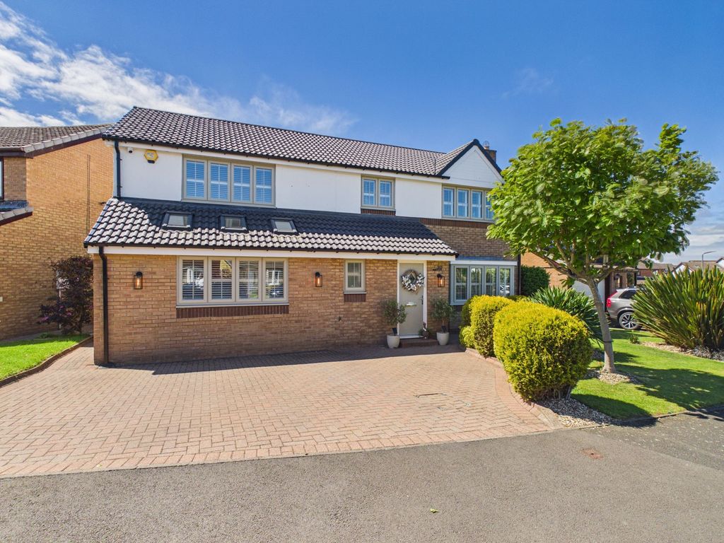 Property photo 1 of 17 External
