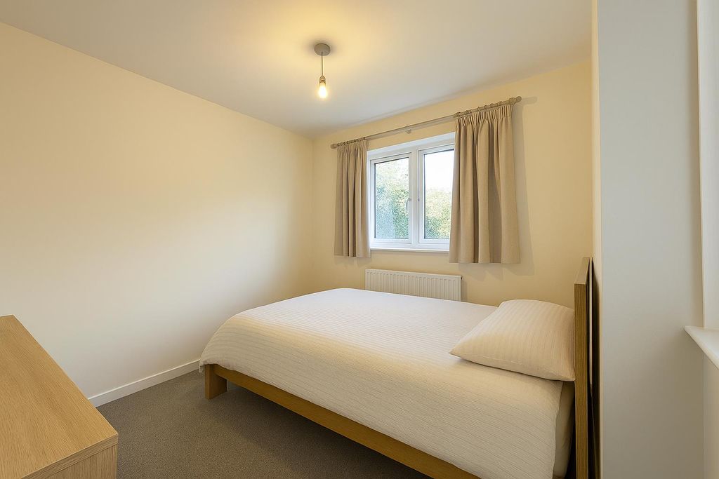 Property photo 3 of 9 Bedroom