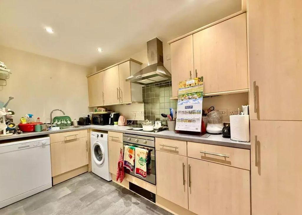 Property photo 2 of 6 Kitchen