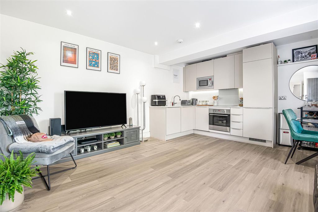 Property photo 3 of 16 7_86728.Jpg