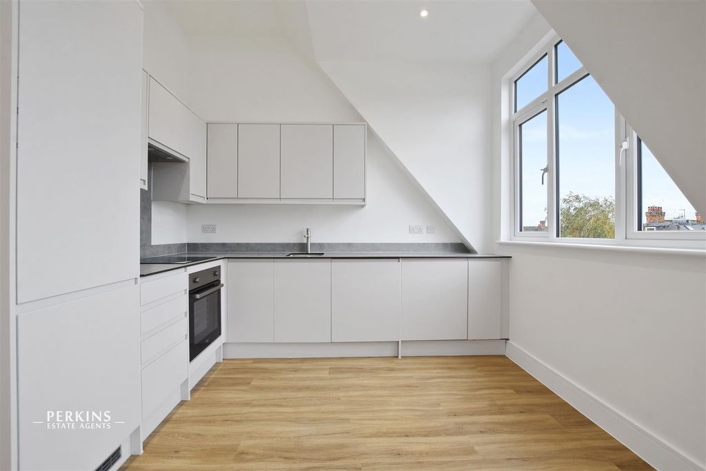 Property photo 2 of 8 Gc- Flat 6 115 Twyford Ave  - Kitchen 2(6).Jpg