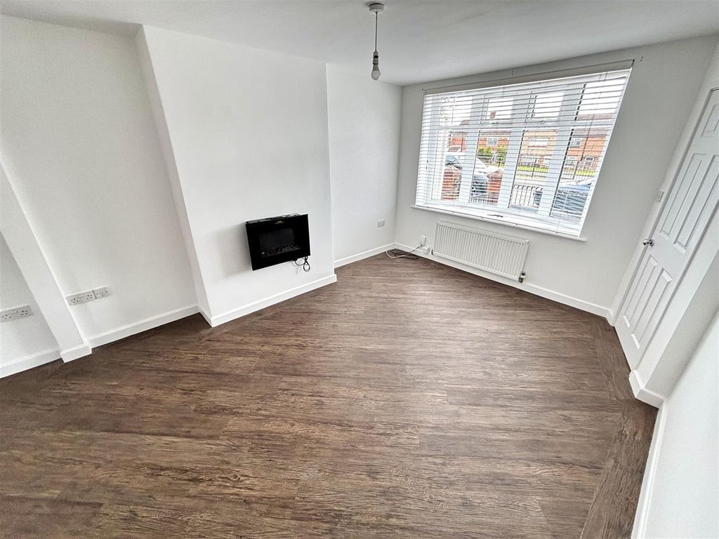 Property photo 2 of 11 Open Plan Living And Dining Room