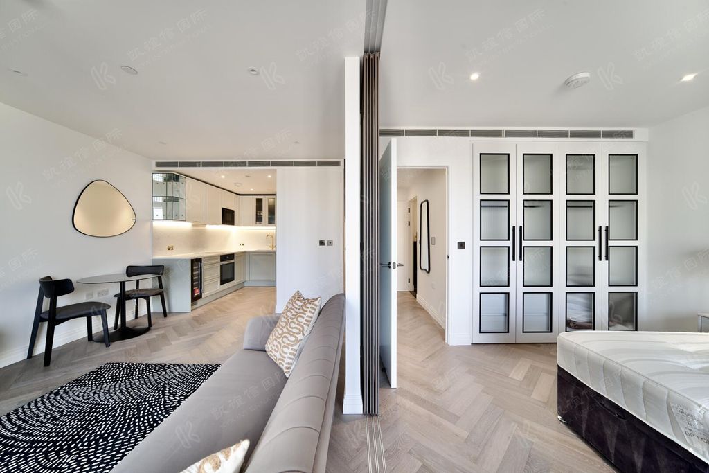 Property photo 1 of 11 Living Room