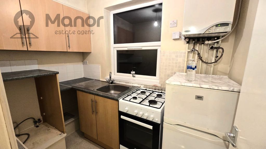 Property photo 2 of 7 Kitchen