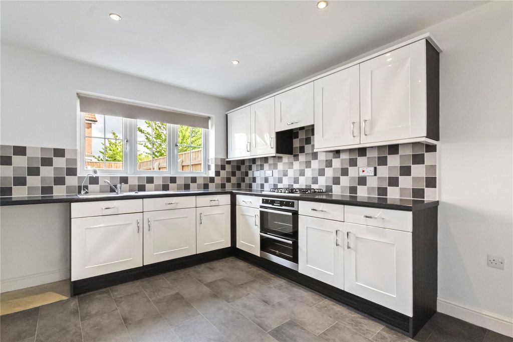 Property photo 2 of 8 Kitchen