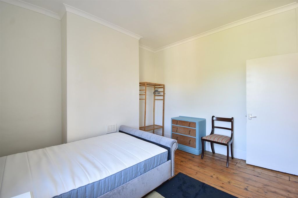 Property photo 3 of 10 Bedroom