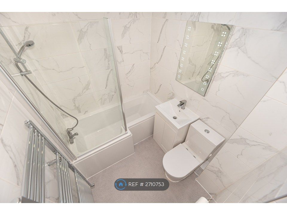 Property photo 2 of 22 Family Bathroom