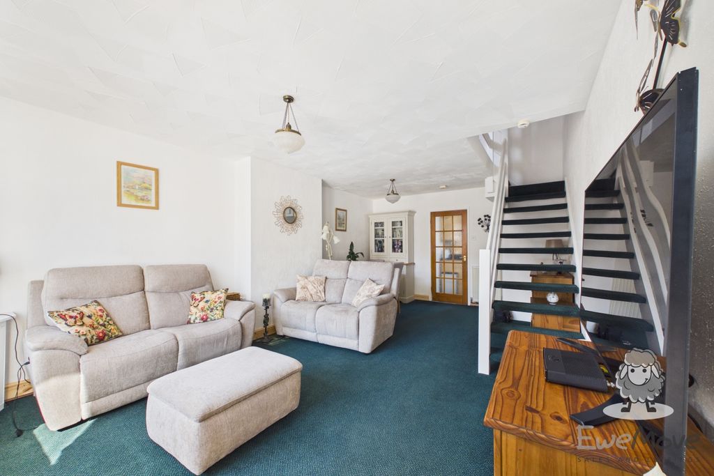 Property photo 2 of 12 16 (5)