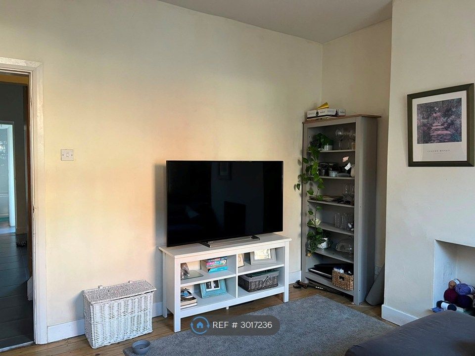 Property photo 2 of 11 Living Room