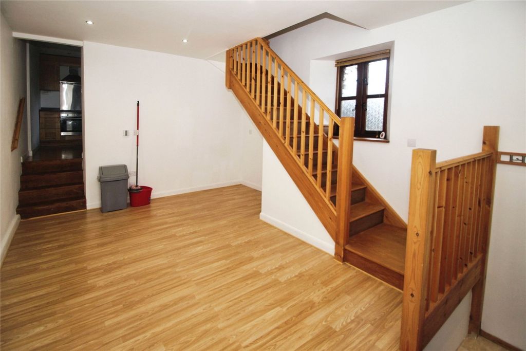 Property photo 3 of 9 Picture No. 18