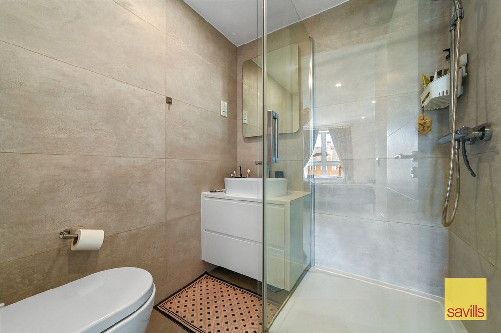 Property photo 3 of 18 En Suite Shower