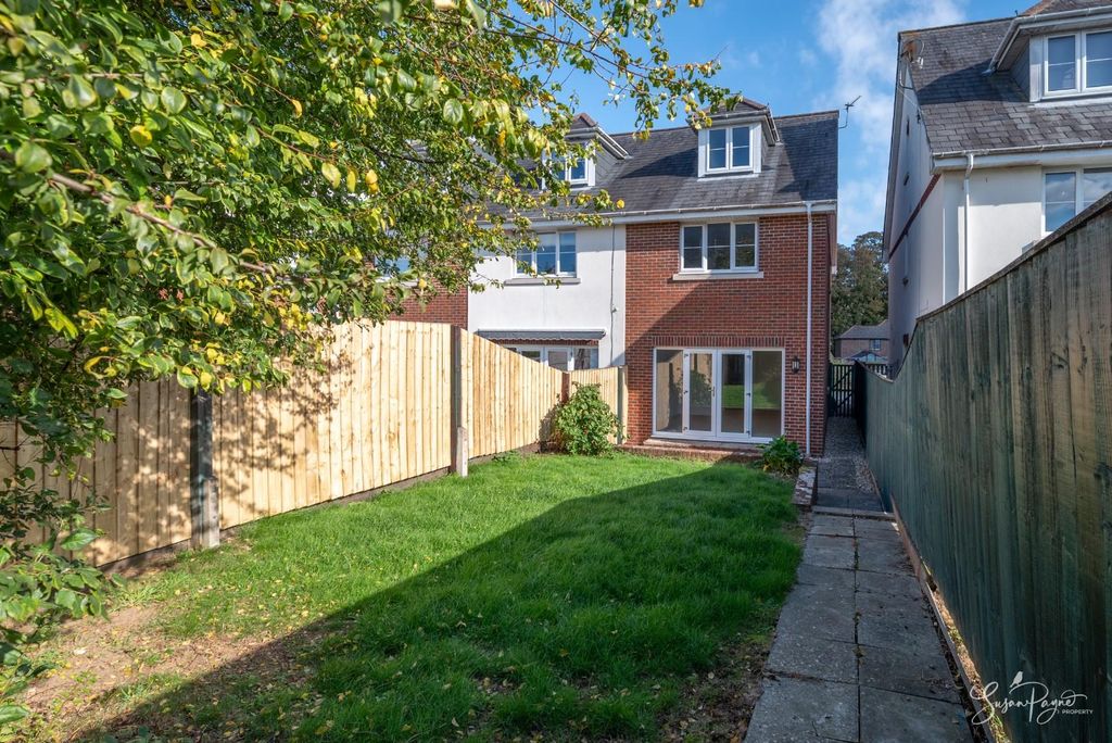 Property photo 2 of 24 Entrance Hall