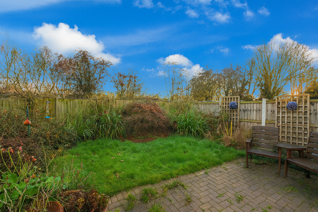 Property photo 2 of 11 Garden