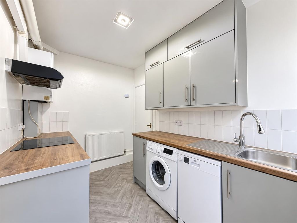 Property photo 1 of 9 Kitchen