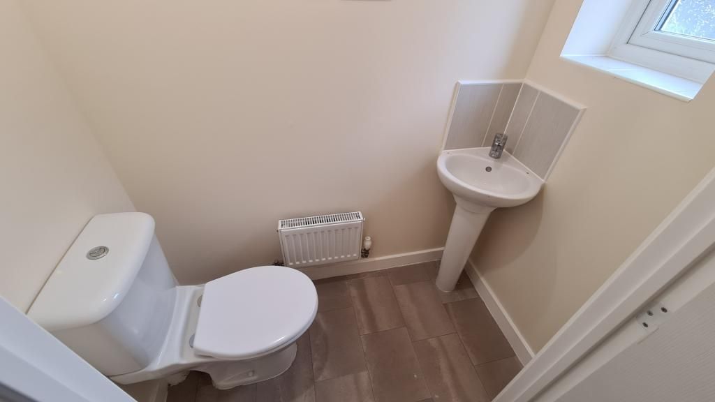 Property photo 3 of 15 Bathroom