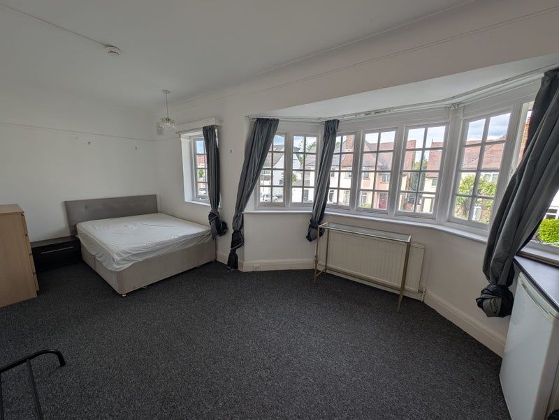 Property photo 2 of 12  Studio 4- £950 Available From 01/05/2026