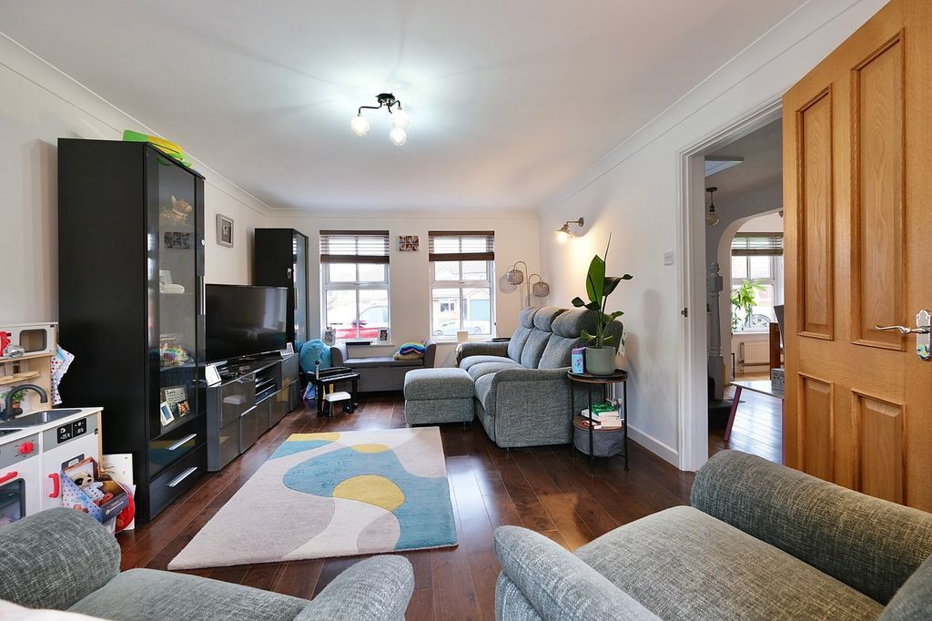 Property photo 2 of 21