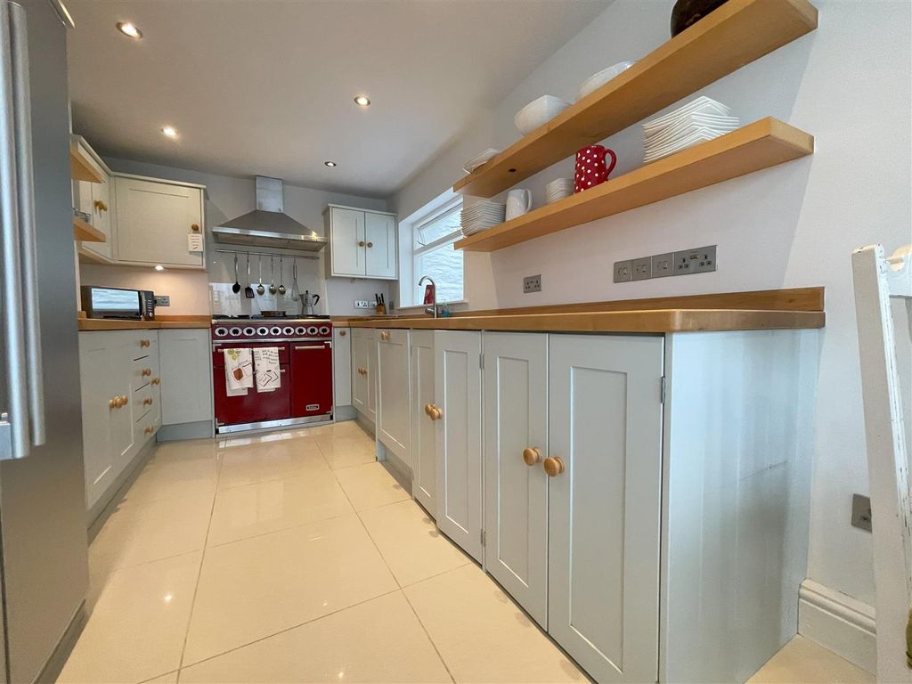 Property photo 3 of 28 Kitchen 3.Jpg