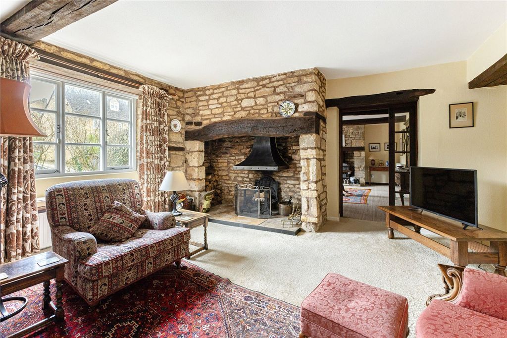 Property photo 3 of 17 Sitting Room