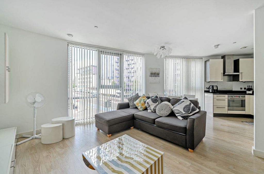 Property photo 3 of 15 1331607-9-688A3c8...