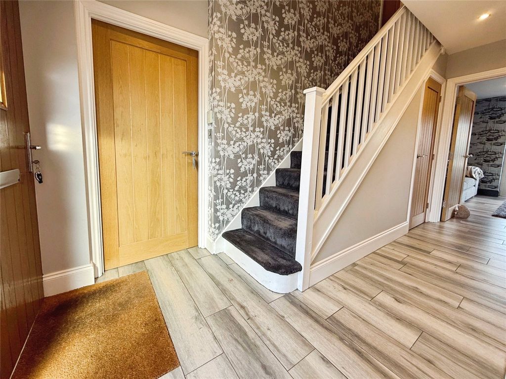 Property photo 2 of 26 Entrance Hall