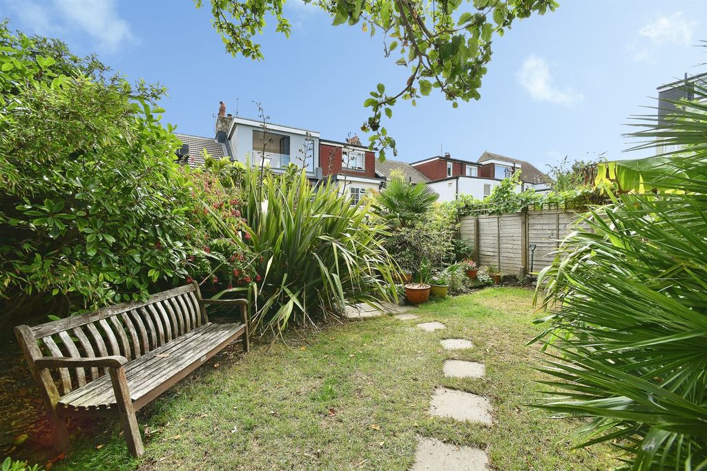Property photo 2 of 20