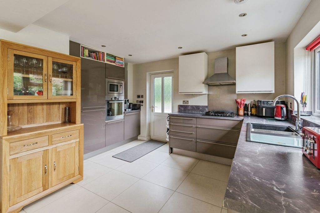 Property photo 3 of 22 Pbox-Img.Jpg