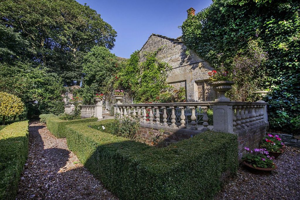 Property photo 2 of 77 Picture No. 04