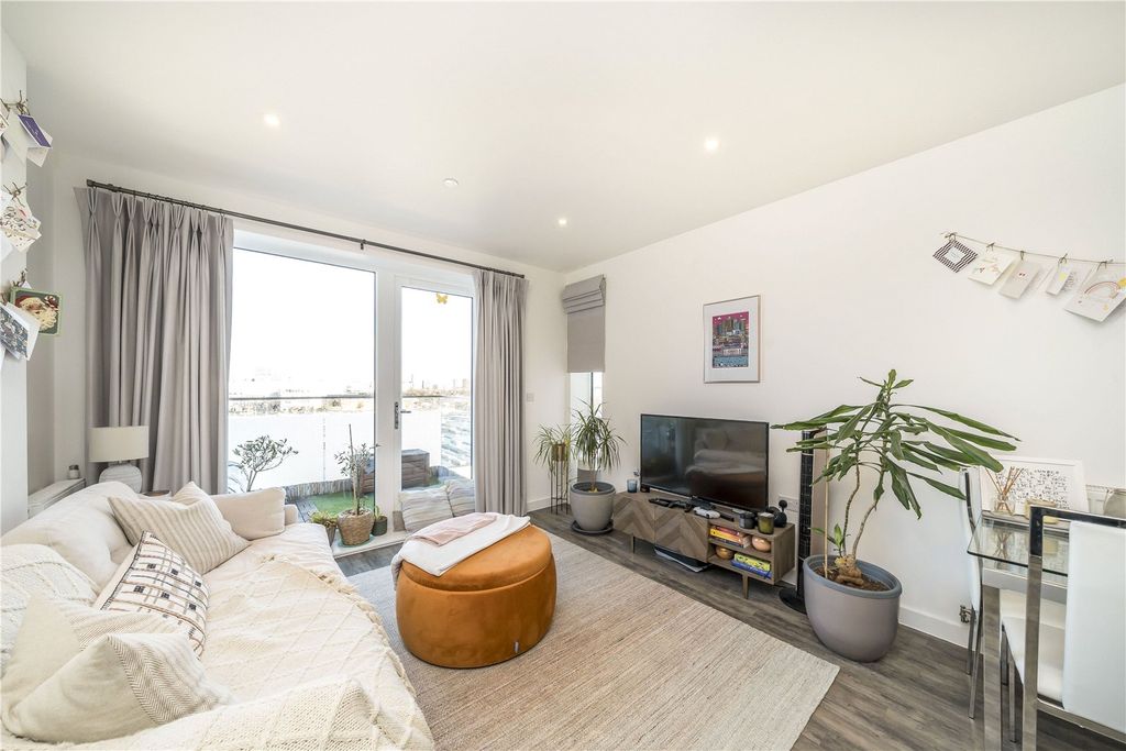 Property photo 2 of 6 Picture No. 11