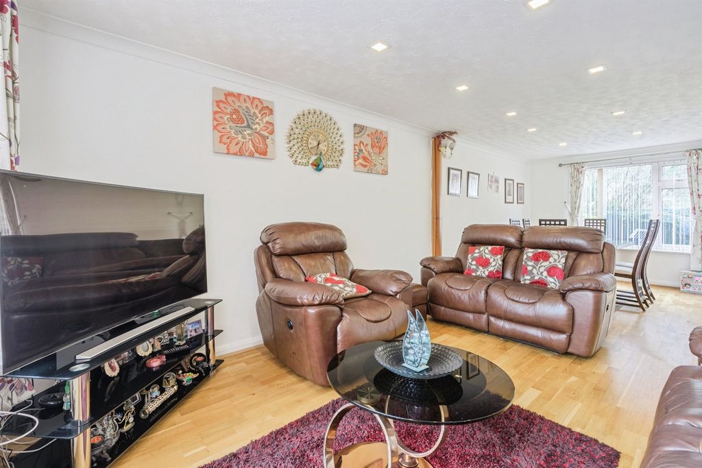 Property photo 3 of 19